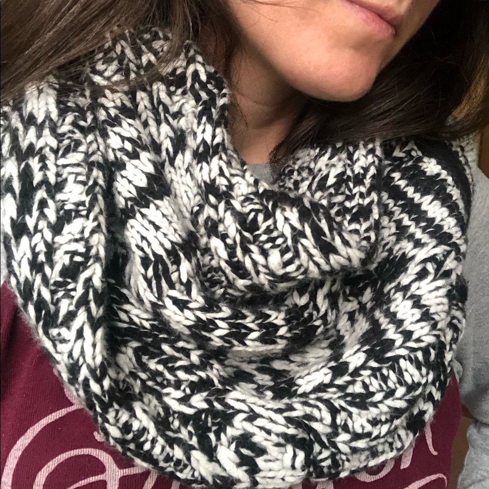 Banana Republic knit infinity scarf